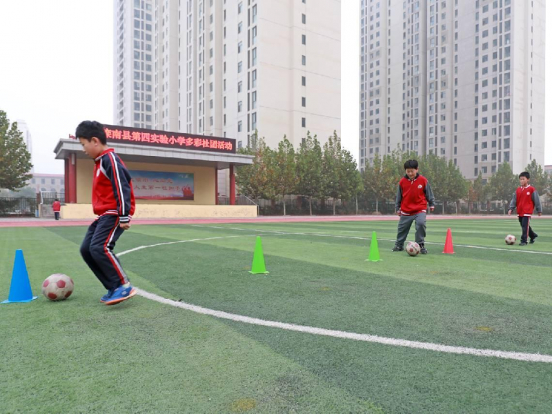 中國足球為何踢不進世界盃？14億人口養不出一個梅西...天才少年長大後集體消失：金牌工廠模式為何行不通